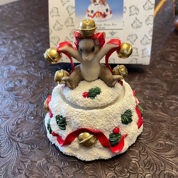 Charming Tails Snow Angels Jingle Music Box 93/481 Mouse Jingle Bells w/Box - Picture 9 of 9